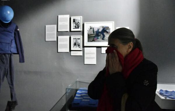 Pročitajte više o članku Suze majke Nermina Divovića nakon što je na otvaranju izložbe vidjela njegov džemper