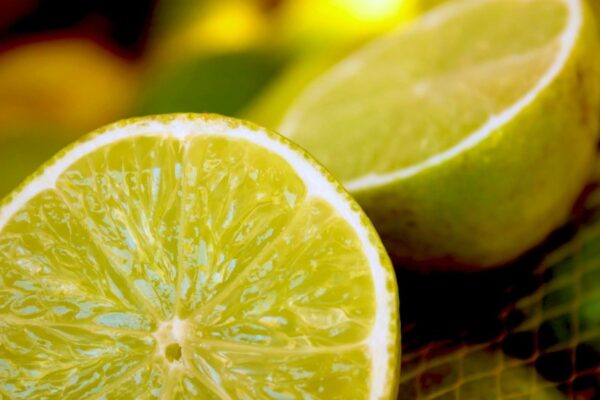 Pročitajte više o članku NIJE ZDRAV SVIMA Koje osobe ne bi smjele da konzumiraju limun