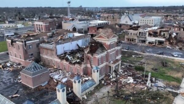 Pročitajte više o članku Tornado u Kentuckyju iz kuće iščupao kadu u kojoj je bilo dvoje djece
