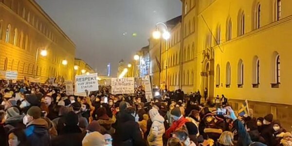 Pročitajte više o članku U Münchenu traju veliki protesti protiv korona mjera (VIDEO)
