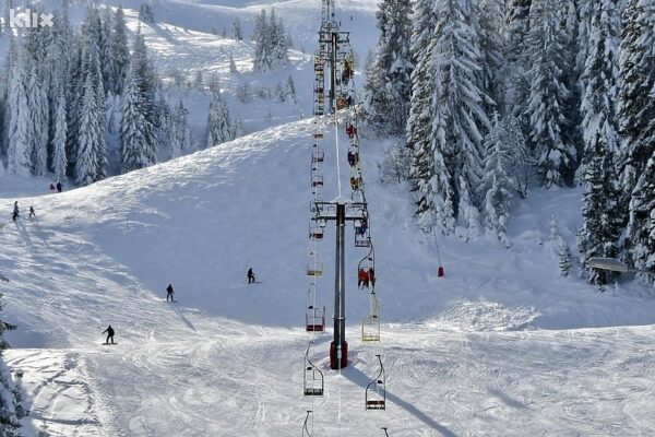 Pročitajte više o članku Na Jahorini kapaciteti skoro popunjeni iako je skijaška sezona tek počela