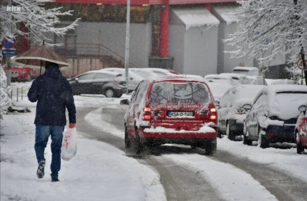 Pročitajte više o članku Veliki broj sarajevskih ulica jutros neočišćene od snijega