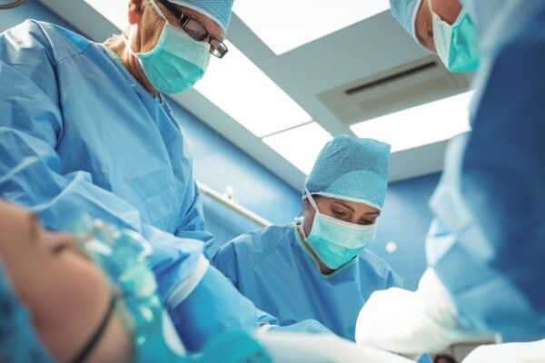 Pročitajte više o članku Pacijentu amputirali pogrešnu nogu: Hirurginja zbog “greške” kažnjena 5.400 KM