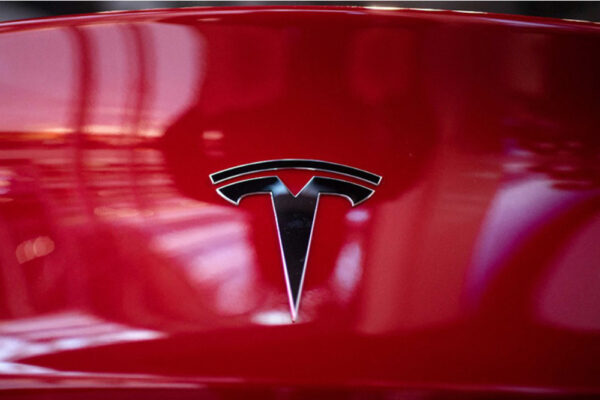 Pročitajte više o članku Tesla zbog problema povlači gotovo pola miliona automobila