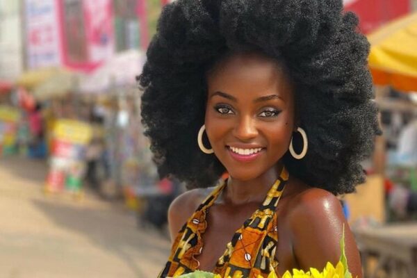 Pročitajte više o članku Ko je ljepotica iz Gane? Nevjerovatna priča jedne samohrane majke! (FOTO)