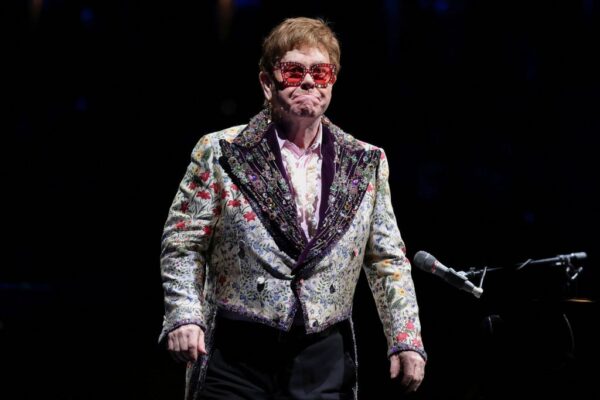 Elton John otkazao dva koncerta