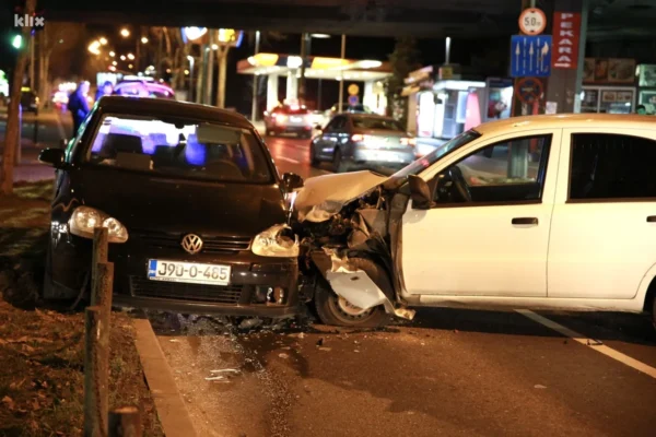 Pročitajte više o članku Dvije osobe povrijeđene u sudaru tri automobila u sarajevskom naselju Ciglane