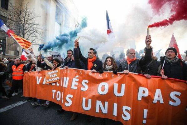 Pročitajte više o članku Velike demonstracije na ulicama Pariza protiv uvođenja novih covid mjera