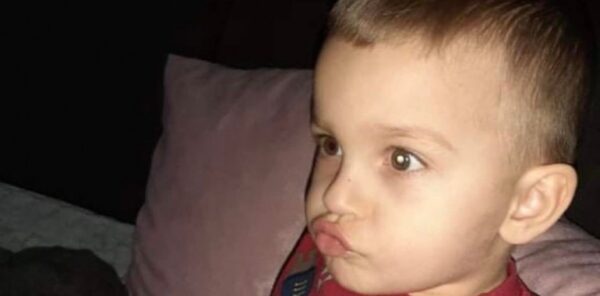 Pročitajte više o članku Dvogodišnjem Amaru iz Velike Kladuše koji je obolio od zloćudnog tumora oka hitno potrebna naša pomoć