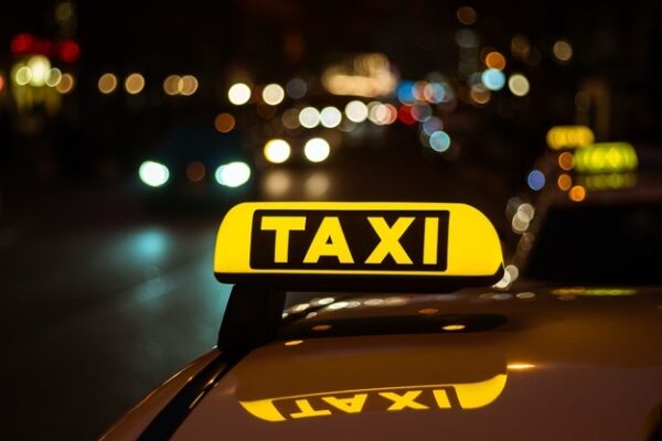 Pročitajte više o članku Taksista iz Sarajeva od jedne mušterije za Novogodišnju noć zaradio 700 eura