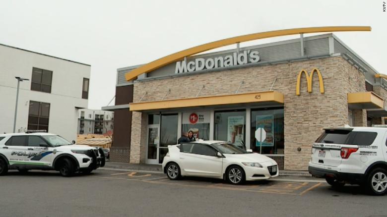Pročitajte više o članku Ohrabrivao četverogodišnjaka da puca na policiju u McDonald’su