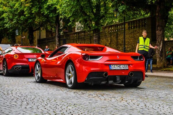 Pročitajte više o članku Najskuplji uvezeni automobil u BiH u prošloj godini bio je Ferrari, plaćen skoro 500.000 KM