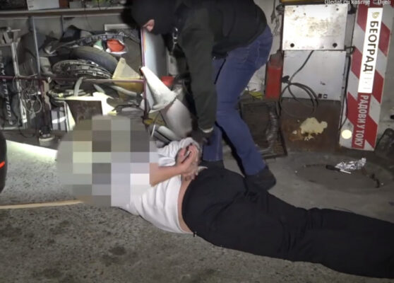 Pročitajte više o članku Pogledajte video akcije policije u Beogradu: Lezi dole