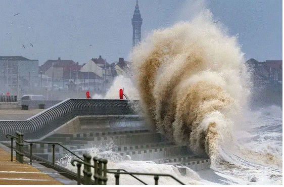 Pročitajte više o članku Stravična oluja pogodila Britaniju i Irsku: Vjetar puše 200 na sat, čupa drveće i krovove