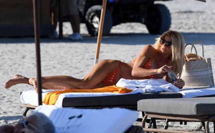 Pročitajte više o članku Manekenka Viktorija Silvstet mamila uzdahe na plaži u Majamiju