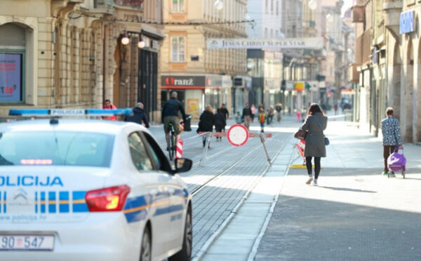 Pročitajte više o članku Muškarac pokušao oteti djevojčicu u Zagrebu: Govorio joj da ga je poslala njena mama, policija traga za njim