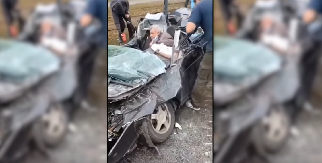 Pročitajte više o članku Uznemirujuće: Tenk u Kijevu namjerno pregazio auto koji je vozio stariji civil (VIDEO)