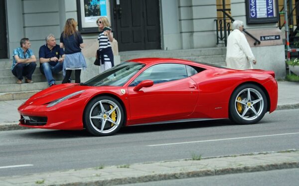 Pročitajte više o članku Najskuplji uvezeni automobil u 2021. bio je Ferrari vrijedan 500.000 KM