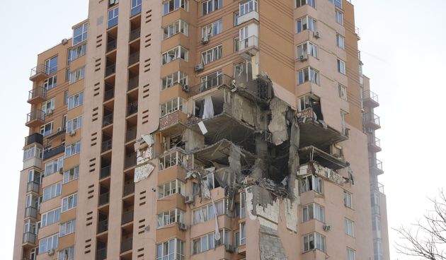 Pročitajte više o članku Raketni udar u Kijevu uništio studentski dom i dvije stambene zgrade