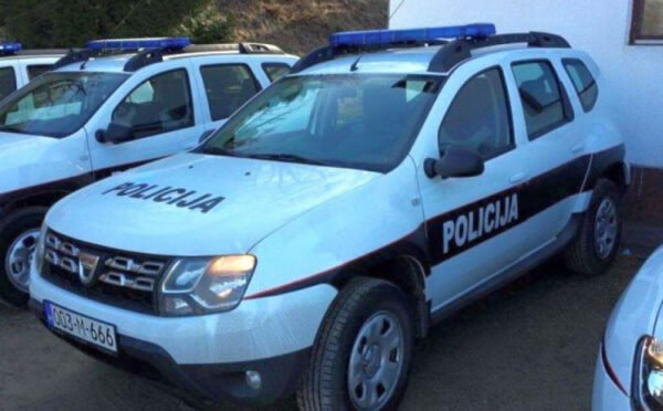 Pročitajte više o članku Velika policijska akcija u Velikoj Kladuši: Uhapšeno više osoba, pronađena droga