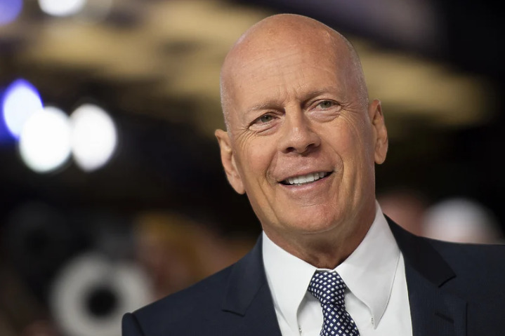 Pročitajte više o članku Bruce Willis boluje od neizlječive bolesti: Tužno ga je vidjeti takvog