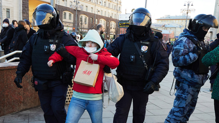 Pročitajte više o članku Stotine uhapšenih zbog antiratnih protesta u Moskvi