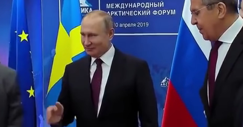 Pročitajte više o članku Snimak na kojem se niko ne pozdravlja s Putinom postao viralan na mrežama