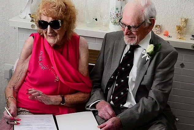 Pročitajte više o članku Par iz Britanije se vjenčao u devetoj deceniji života