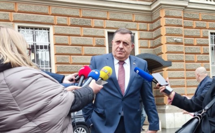 Pročitajte više o članku Dodik ponovo blokira odluku Predsjedništva BiH da helikopter OS gasi požare u Hercegovini