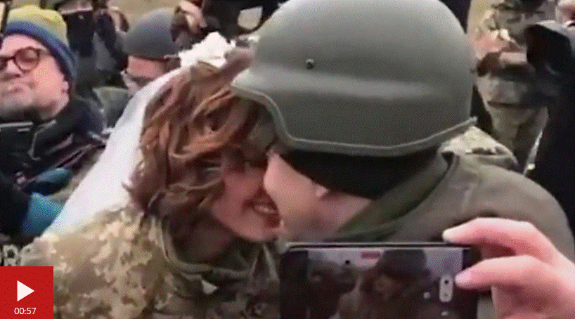 Pročitajte više o članku Invazija na Ukrajinu: Vojni par se vjenčao na liniji fronta