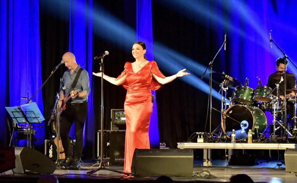 Pročitajte više o članku Nina Badrić spektakularnim koncertom u BKC-u razveselila Sarajlije