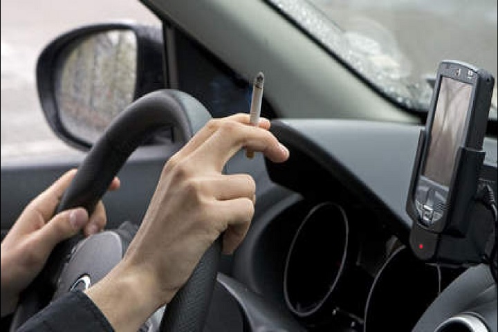 Pročitajte više o članku Prijedlog zakona u Njemačkoj: Za pušenje u vozilu kazne do 3.000 eura!
