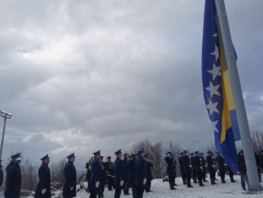 Pročitajte više o članku Podizanjem zastave na Humu počelo obilježavanje Dana nezavisnosti BiH