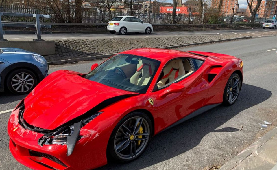 Pročitajte više o članku Kupio Ferrarija, pa ga slupao tri kilometra od salona