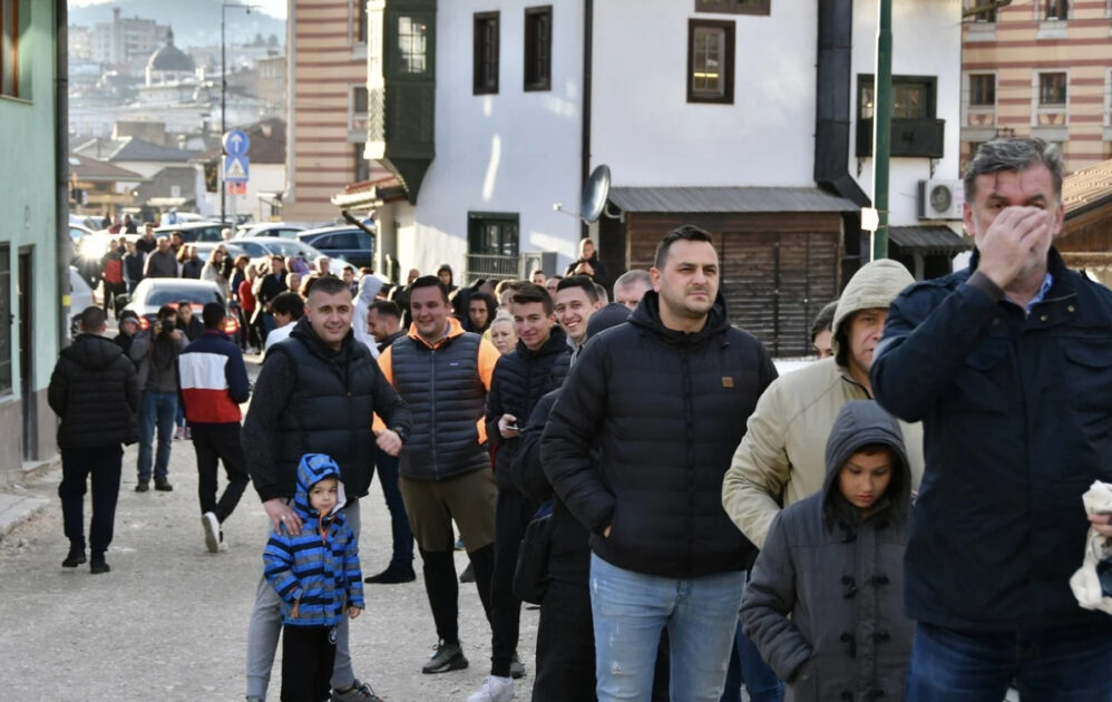Pročitajte više o članku Sarajevo: Građani čekali u redovima kako bi kupili somune