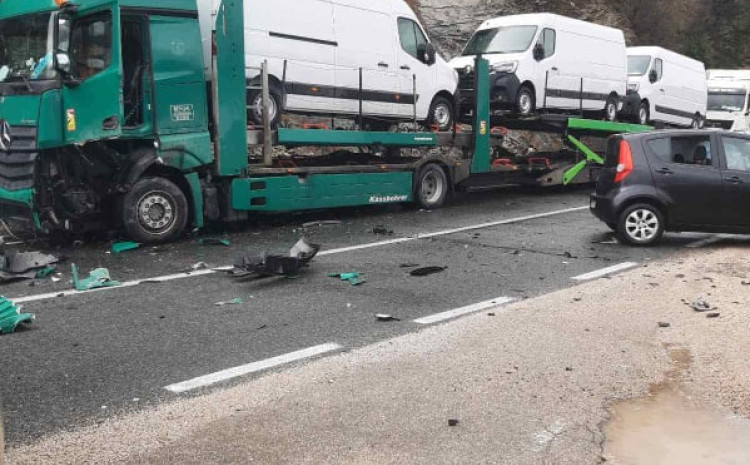 Pročitajte više o članku Saobraćajna nesreća kod Jablanice: Jedna osoba povrijeđena