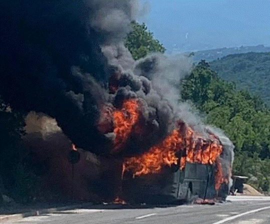 Pročitajte više o članku U Hrvatskoj izgorio autobus koji je prevozio djecu iz BiH