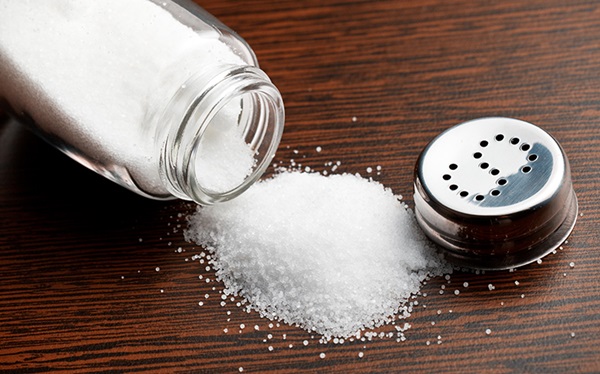 Pročitajte više o članku Znate li koje su opasnosti kod prekomjernog unosa soli?