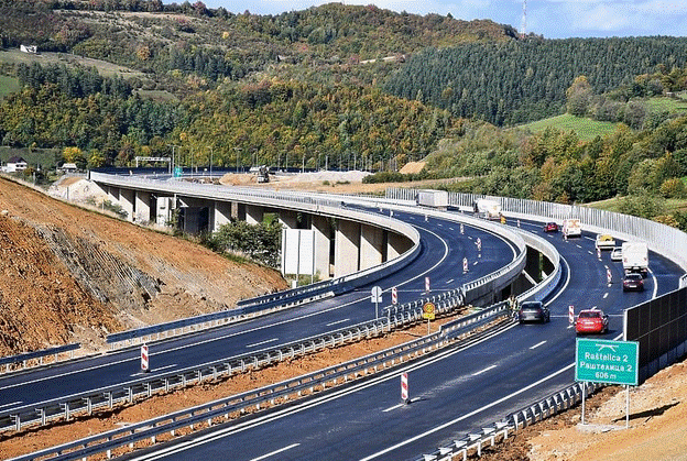 Pročitajte više o članku BiH danas dobija novih 6,9 kilometara autoputa, otvara se dionica od Tarčina do Bradine
