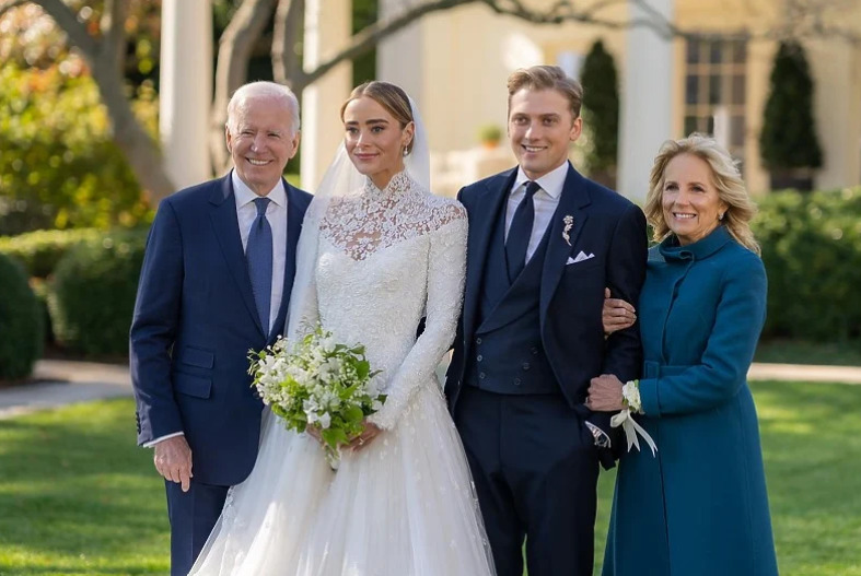Pročitajte više o članku Udala se Naomi Biden: Prvi put u historiji predsjednik udaje svoju unuku u Bijeloj kući