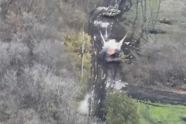Pročitajte više o članku Nevjerovatna hrabrost: Ukrajinski vojnik sa svega nekoliko metara uništio ruski tenk