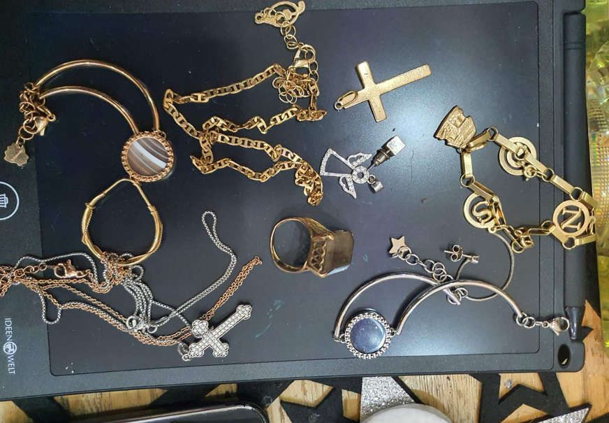 Pročitajte više o članku Banjalučanin osumnjičen za osam teških krađa: Ukrao nakit i predmete vrijedne 38.000 KM