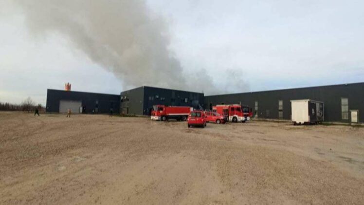 Pročitajte više o članku Lokalizovan požar u pogonu fabrike “Malagić” u Brčkom
