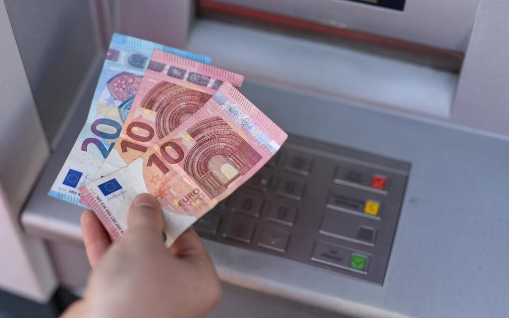 Pročitajte više o članku Hrvati razočarani: Zašto nam bankomati izbacuju stare i zgužvane novčanice eura?