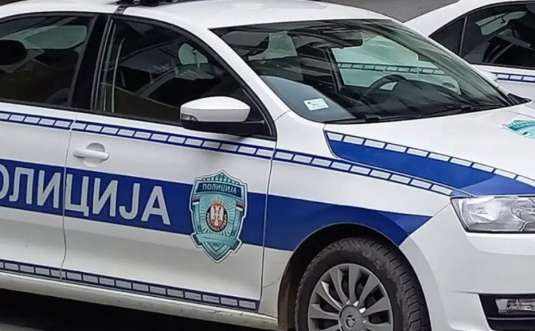 Pročitajte više o članku Užas u Smederevu: Mladić pomiješao lijekove i alkohol, pa strini prislonio nož na grlo