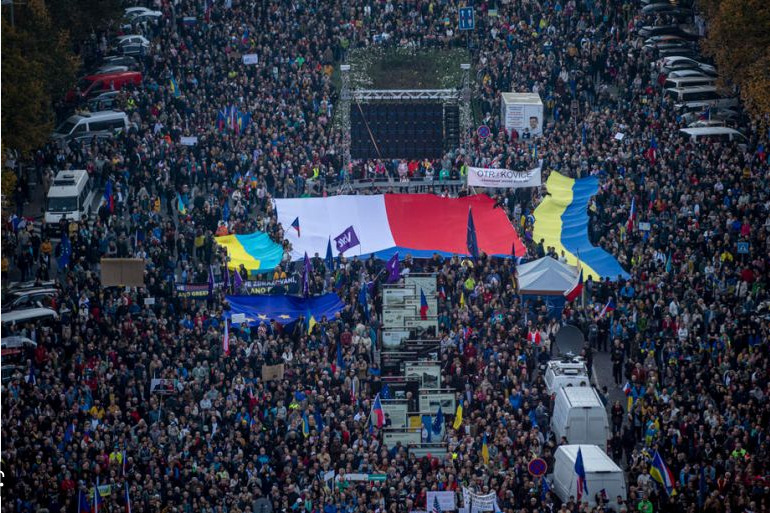 Pročitajte više o članku HILJADE LJUDI NA PROTESTU U PRAGU: ČEŠKA PROTIV SIROMAŠTVA