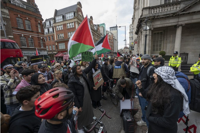 Pročitajte više o članku LONDON: ODRŽAN PROTEST PROTIV IZRAELSKIH NAPADA NA AL-AKSU