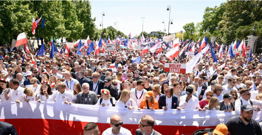 Pročitajte više o članku Poljaska: održani najveći protesti od pada komunizma