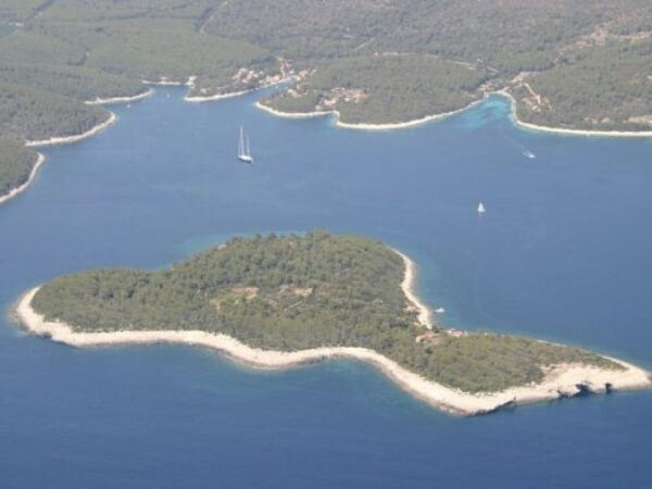 Otok Trstenik na prodaju: Oaza mira na Korčuli može biti vaša