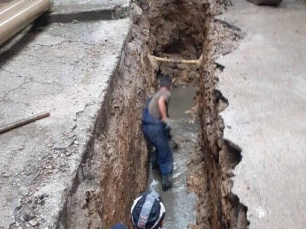 Brojne sarajevske ulice danas bez vode: Radnici Vodovoda na terenu